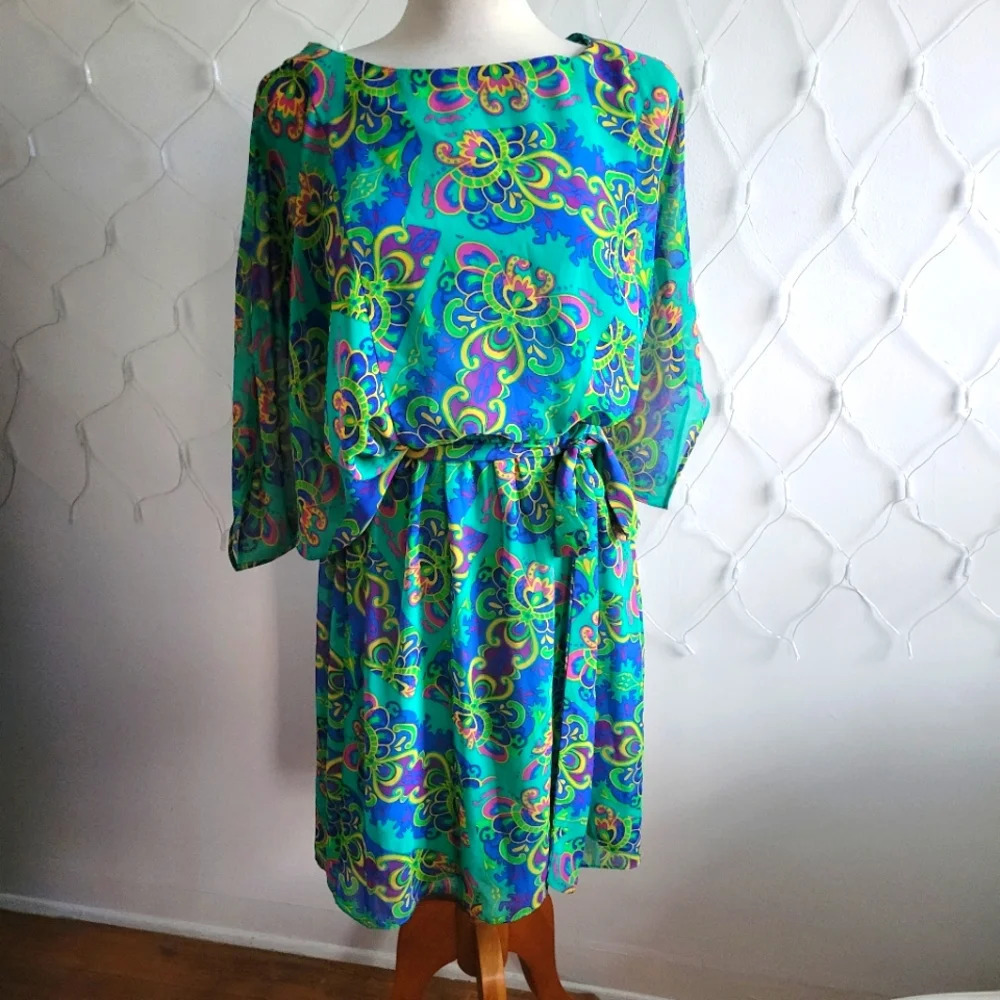 • Chadwicks • Flowy Dress • Belted Waist • Colorful Green Paisley / Size 8